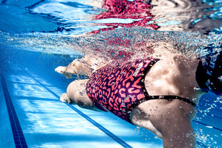 Malla para Entrenamiento de Natación Arena Women's Printed Swimsuit Challenge Back